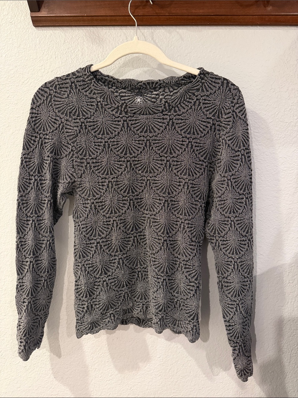 Aura Gray Textured Long-Sleeve Women's Top